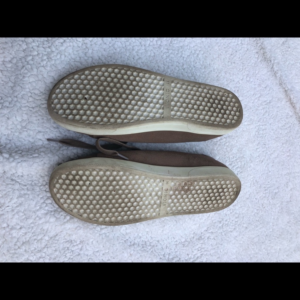 Vionic Sneakers - Picture 3 of 6